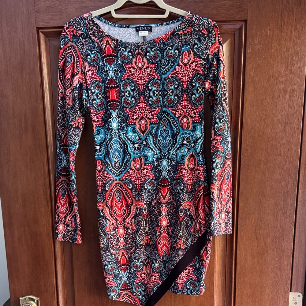 VENUS Vibrant Long Sleeve Paisley Dress